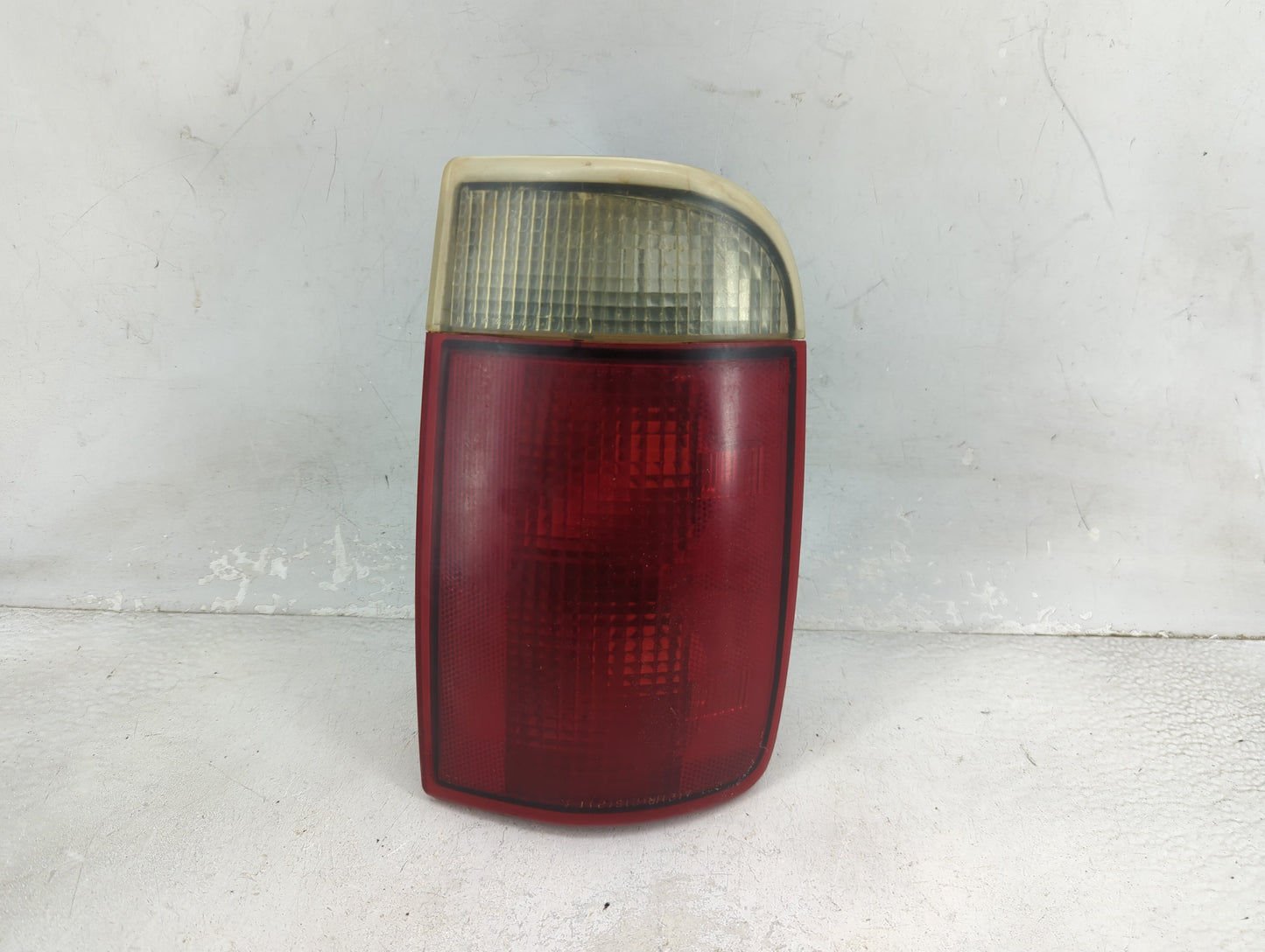1995-2005 Chevrolet Blazer Tail Light Assembly Driver Left OEM P/N:16518499 Fits OEM Used Auto Parts - Oemusedautoparts1.com
