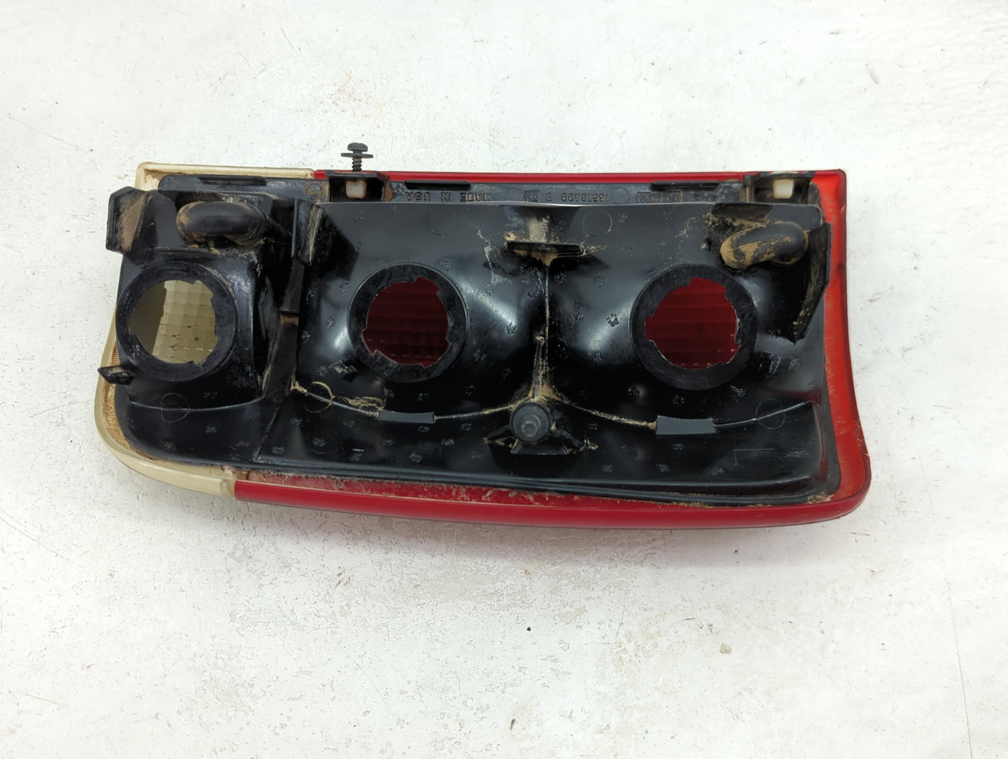 1995-2005 Chevrolet Blazer Tail Light Assembly Driver Left OEM P/N:16518499 Fits OEM Used Auto Parts - Oemusedautoparts1.com