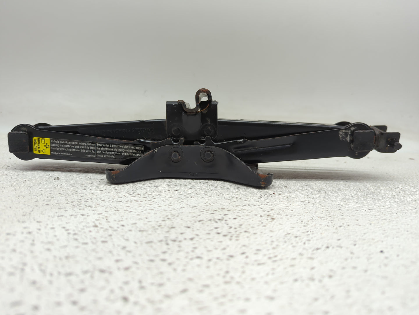 2004 Chevrolet Cavalier Spare Scissor Car Jack - Oemusedautoparts1.com