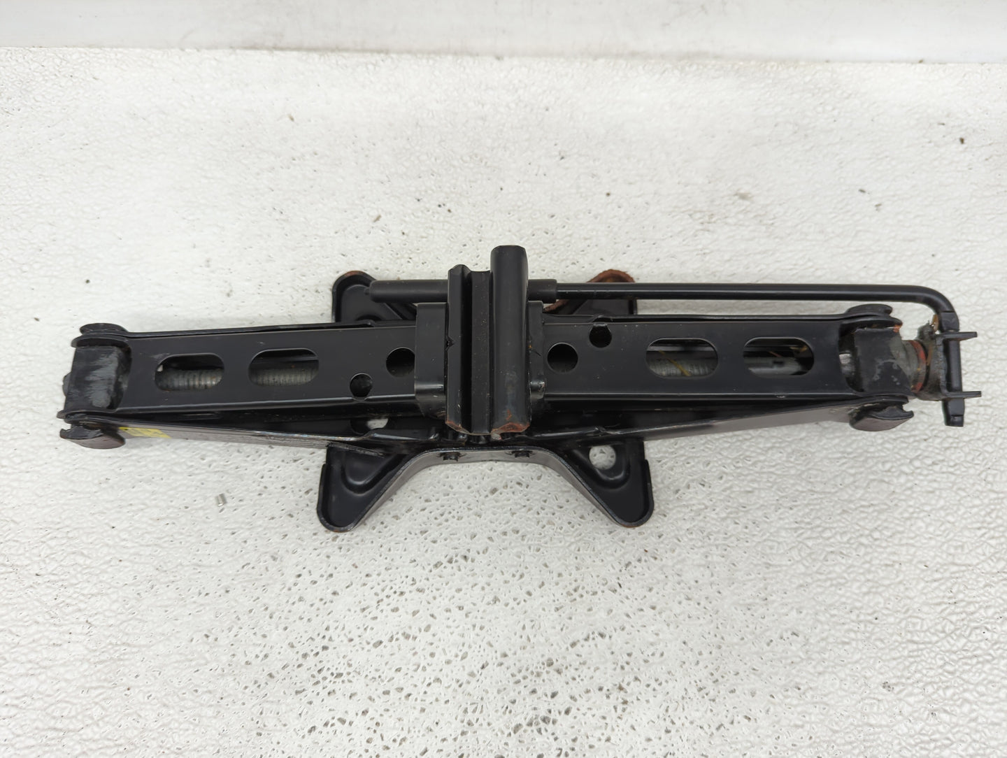 2004 Chevrolet Cavalier Spare Scissor Car Jack - Oemusedautoparts1.com