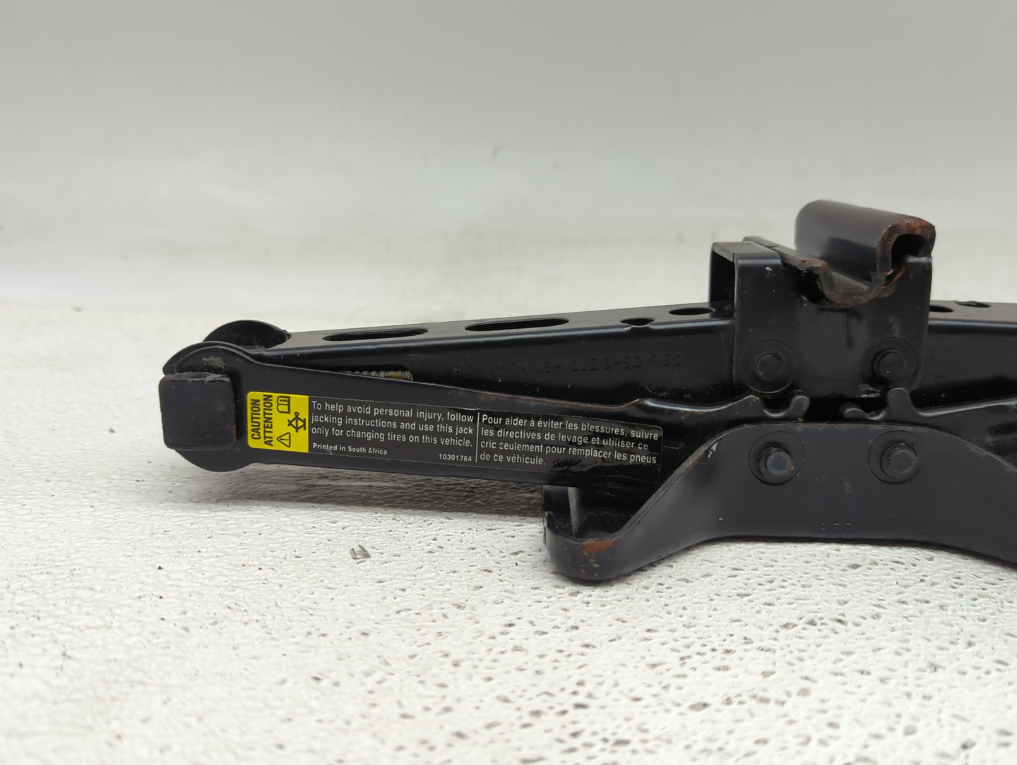 2004 Chevrolet Cavalier Spare Scissor Car Jack - Oemusedautoparts1.com
