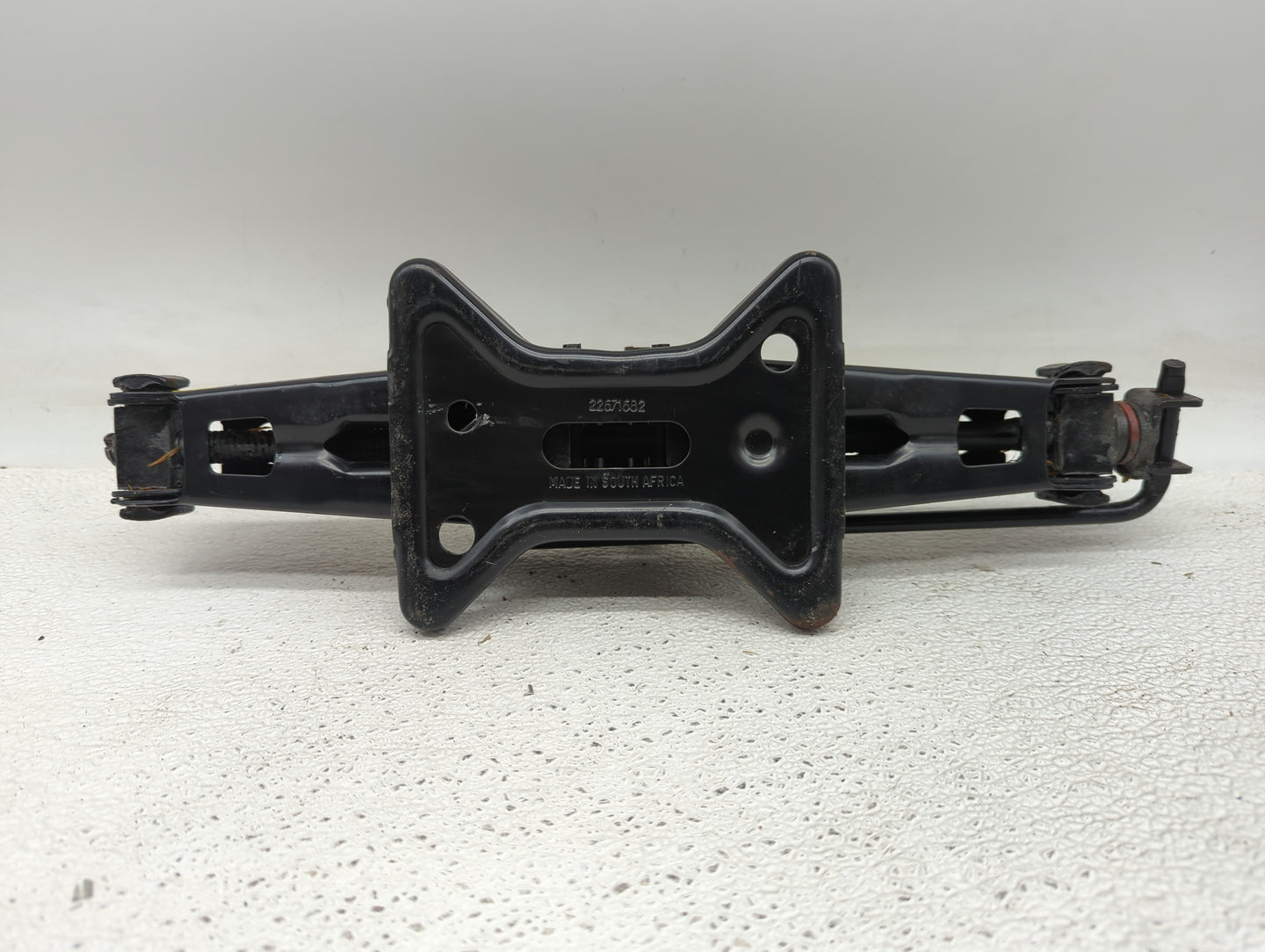 2004 Chevrolet Cavalier Spare Scissor Car Jack - Oemusedautoparts1.com