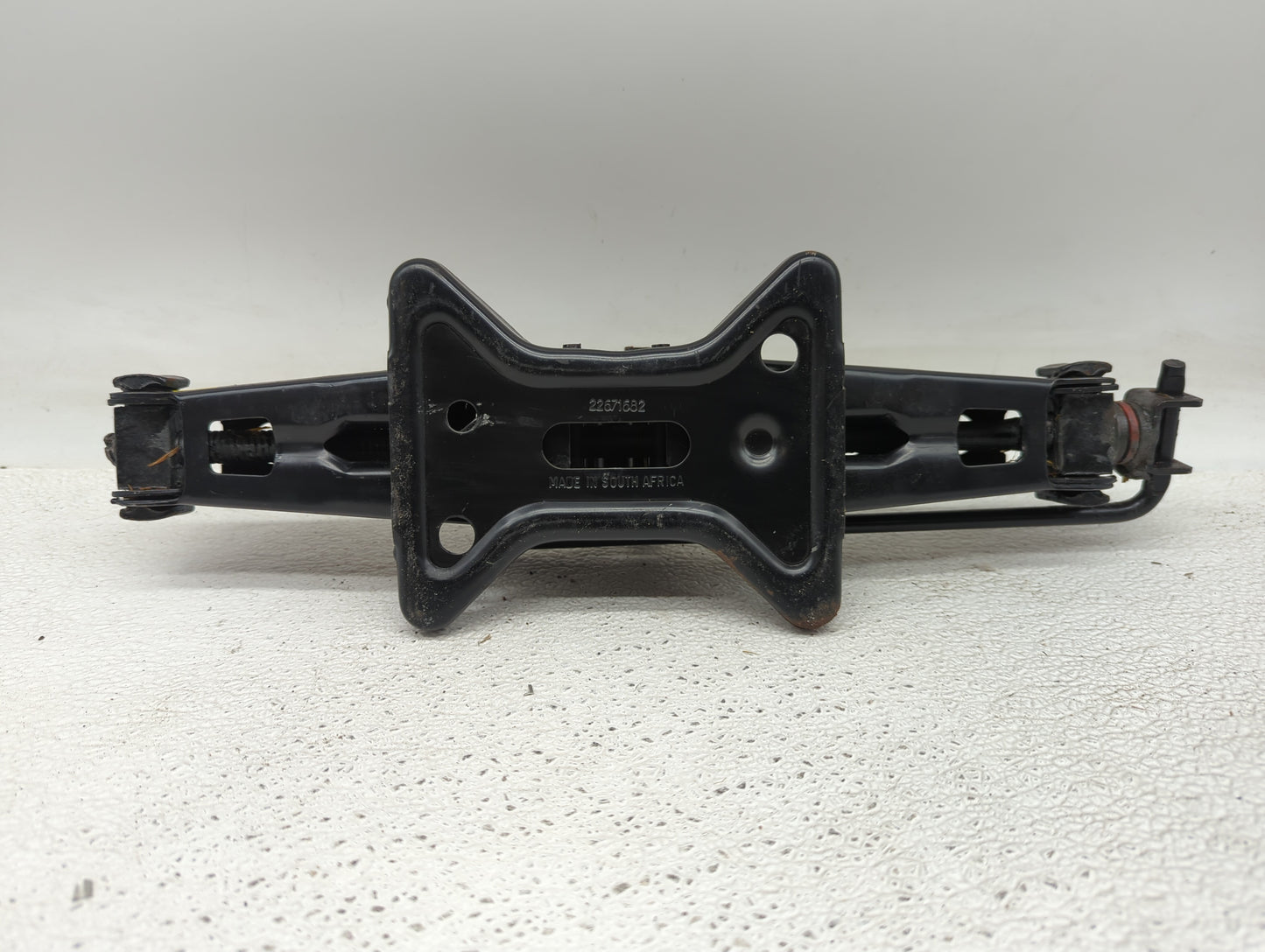 2004 Chevrolet Cavalier Spare Scissor Car Jack - Oemusedautoparts1.com
