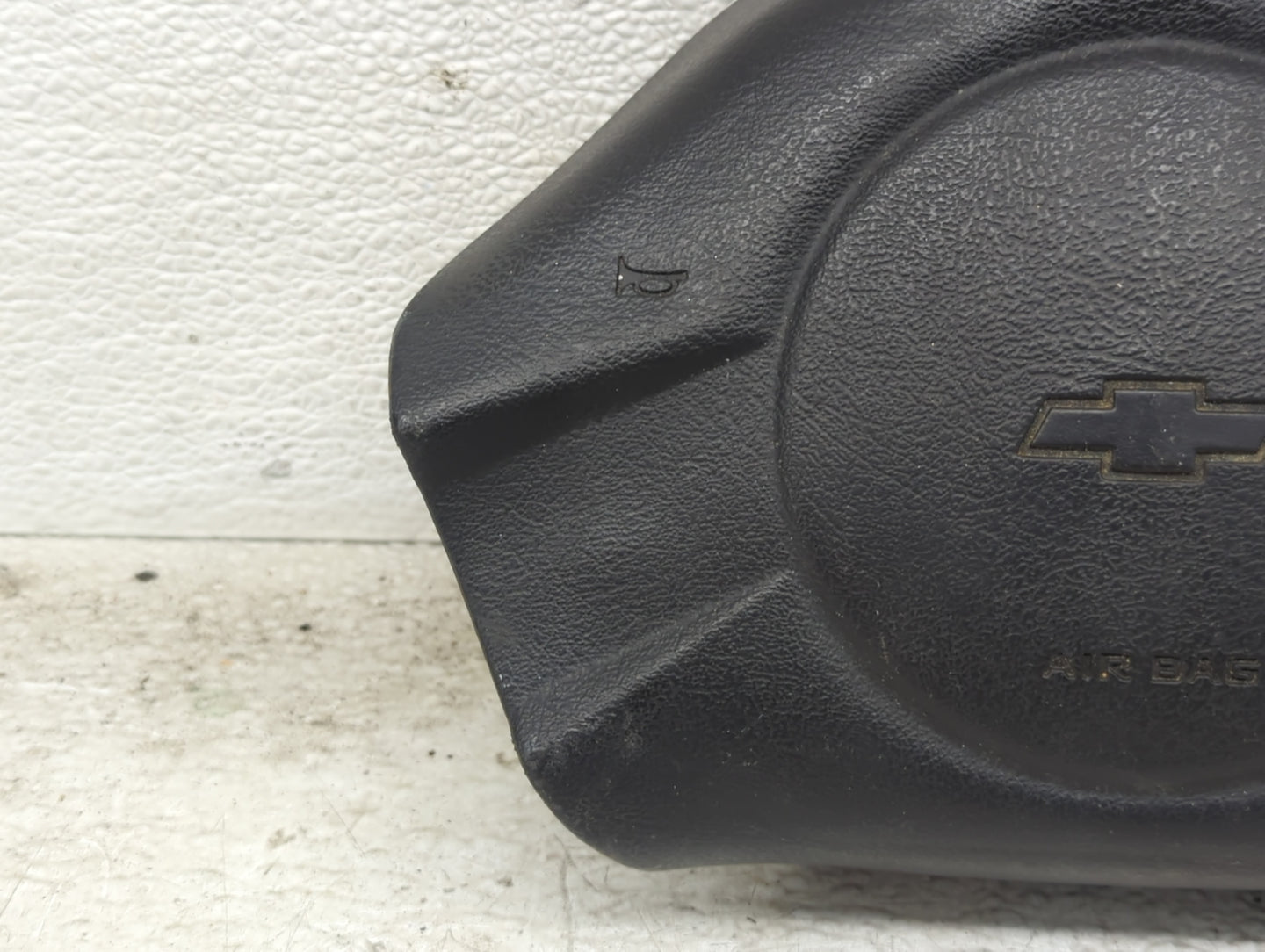 2003-2005 Chevrolet Cavalier Air Bag Driver Left Steering Wheel Mounted - Oemusedautoparts1.com