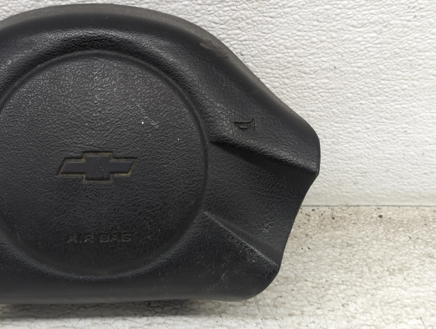 2003-2005 Chevrolet Cavalier Air Bag Driver Left Steering Wheel Mounted - Oemusedautoparts1.com