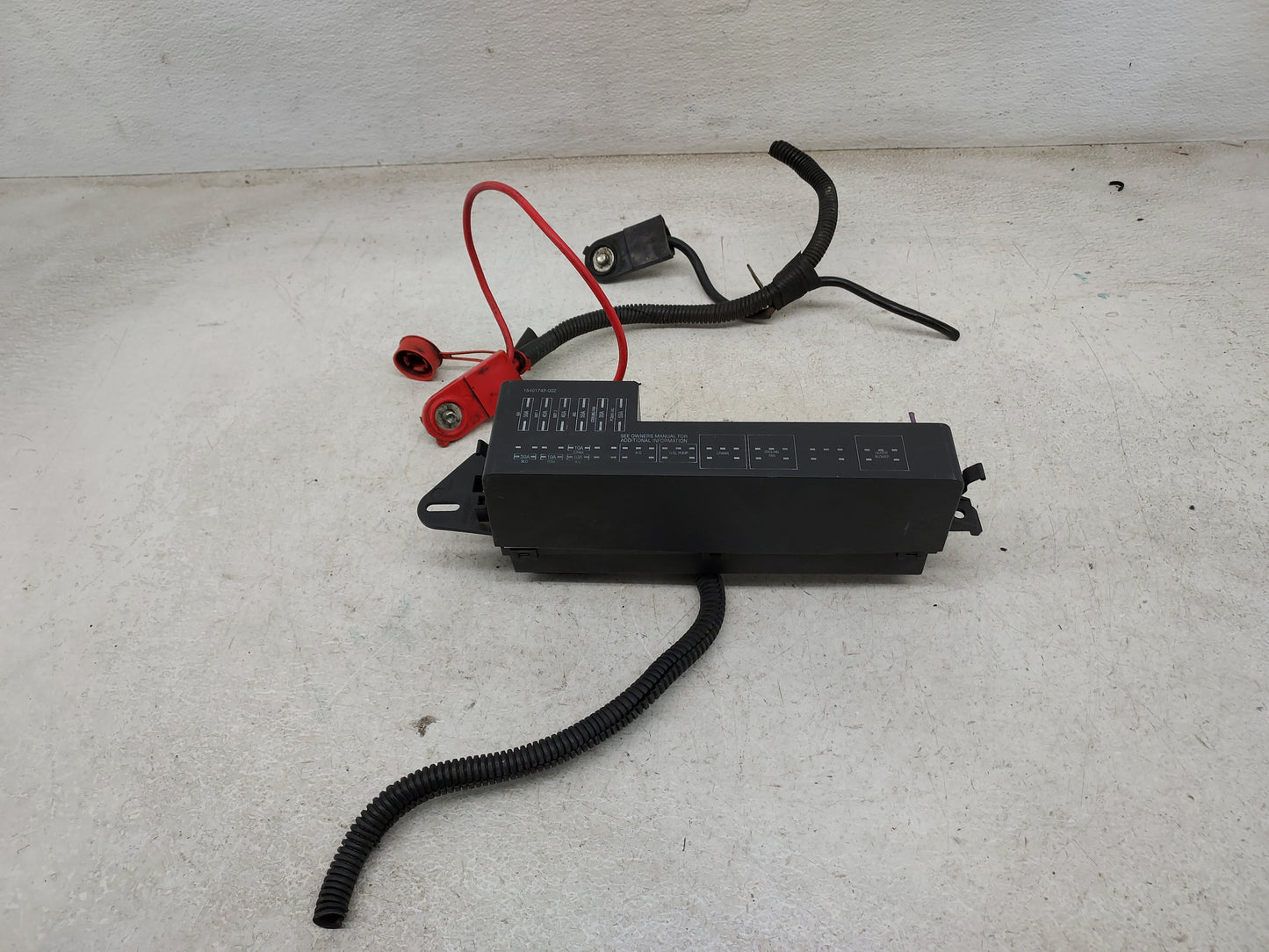 2000-2005 Chevrolet Cavalier Fusebox Fuse Box Panel Relay Module Fits Fits 2000 2001 2002 2003 2004 2005 OEM Used Auto Parts