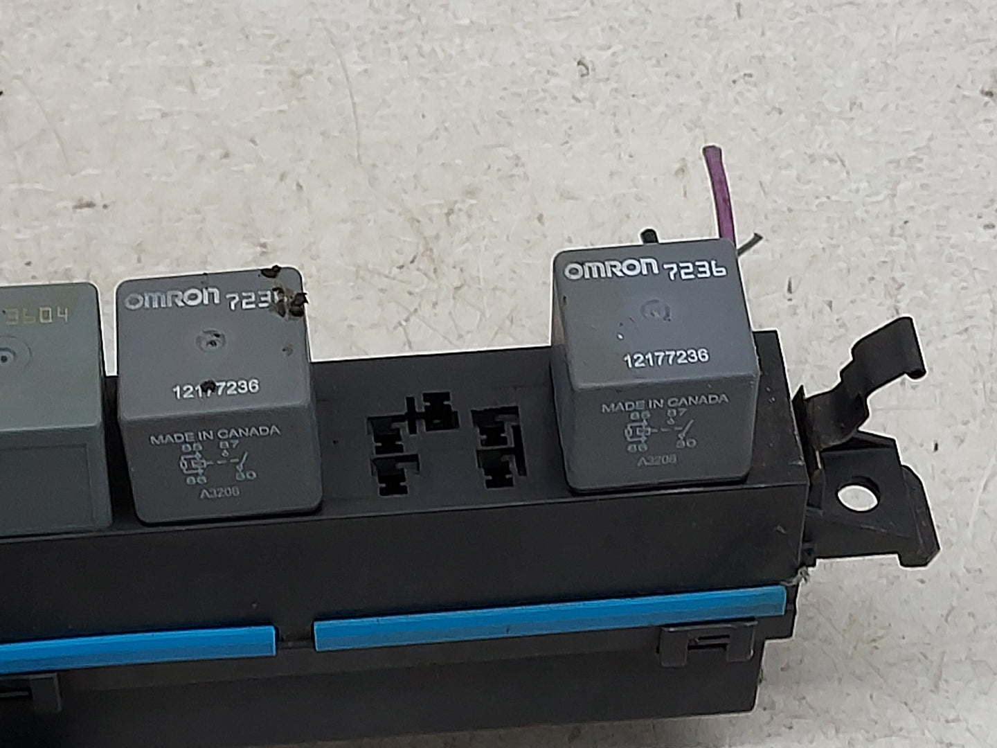 2000-2005 Chevrolet Cavalier Fusebox Fuse Box Panel Relay Module Fits Fits 2000 2001 2002 2003 2004 2005 OEM Used Auto Parts