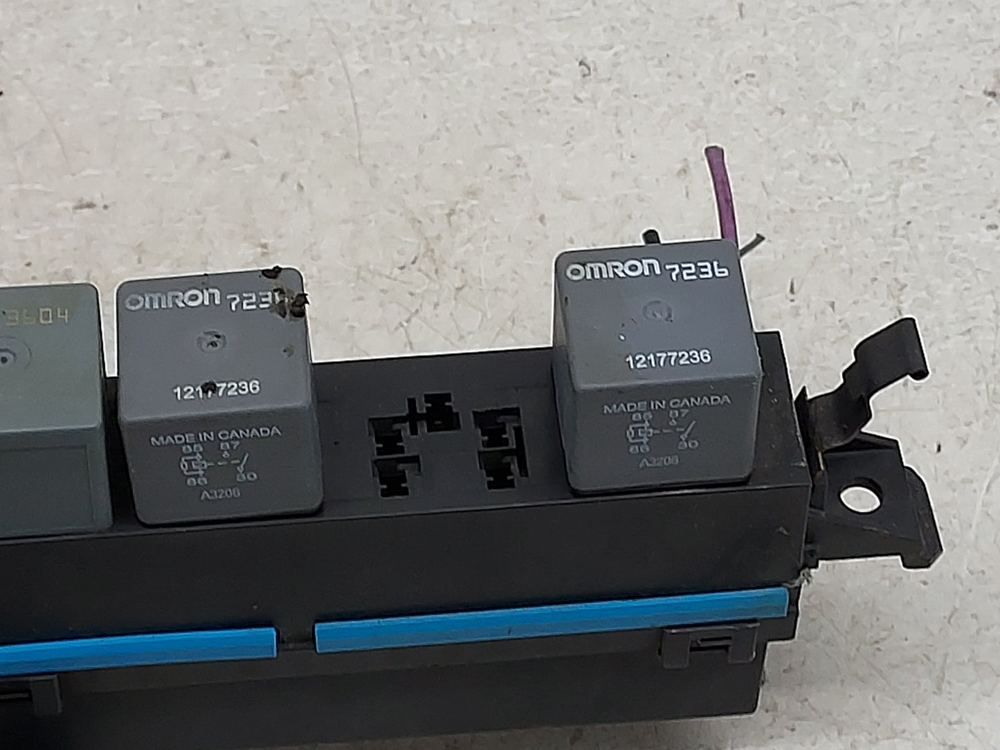 2000-2005 Chevrolet Cavalier Fusebox Fuse Box Panel Relay Module Fits Fits 2000 2001 2002 2003 2004 2005 OEM Used Auto Parts