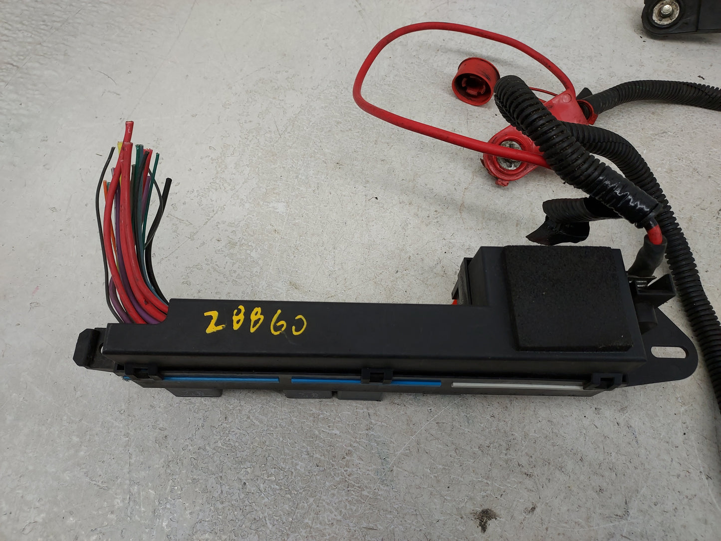 2000-2005 Chevrolet Cavalier Fusebox Fuse Box Panel Relay Module Fits Fits 2000 2001 2002 2003 2004 2005 OEM Used Auto Parts