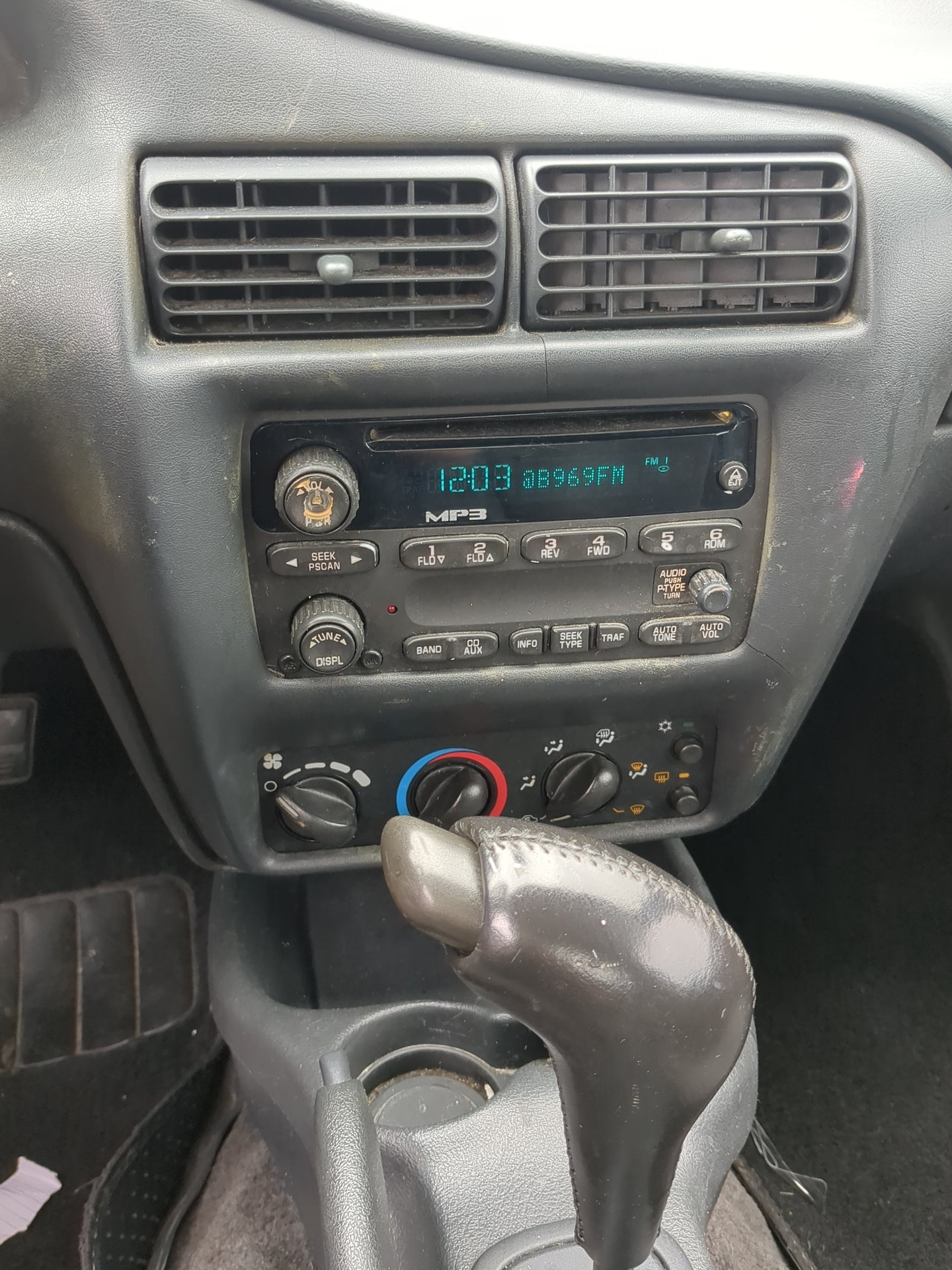 2004-2005 Chevrolet Cavalier Radio Control Panel - Oemusedautoparts1.com