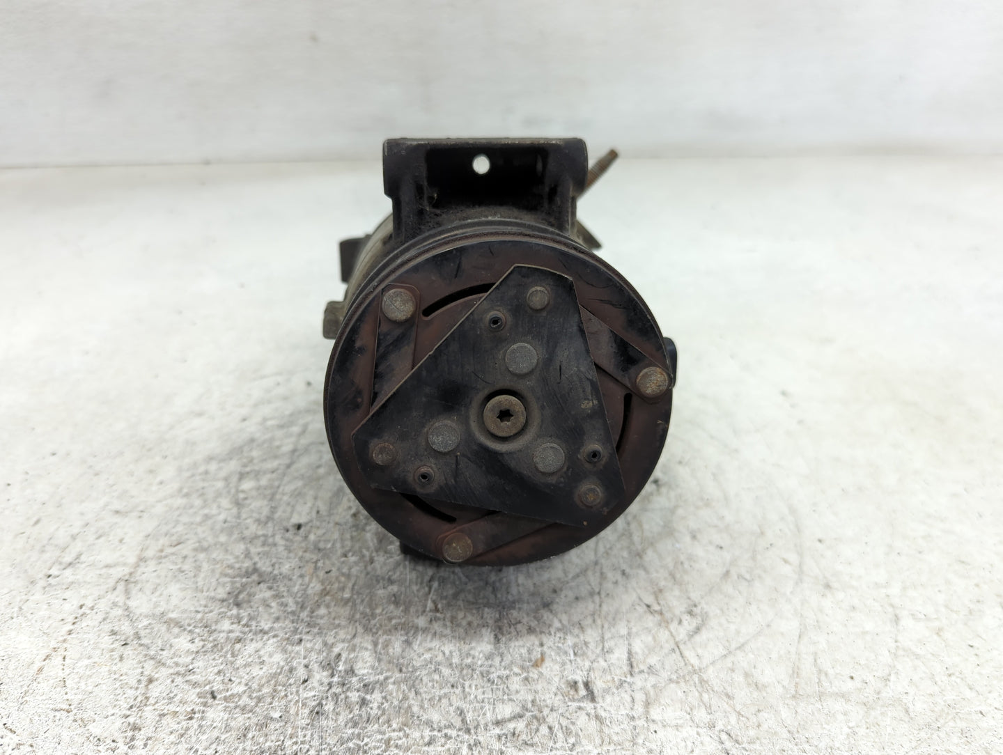 2004-2005 Chevrolet Cavalier Air Conditioning A/c Ac Compressor Oem - Oemusedautoparts1.com
