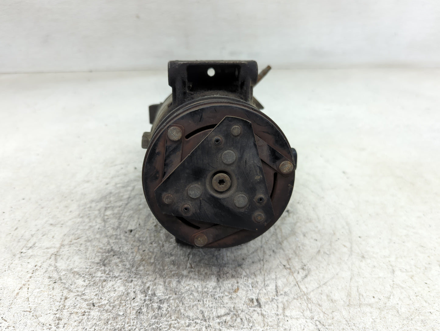 2004-2005 Chevrolet Cavalier Air Conditioning A/c Ac Compressor Oem - Oemusedautoparts1.com