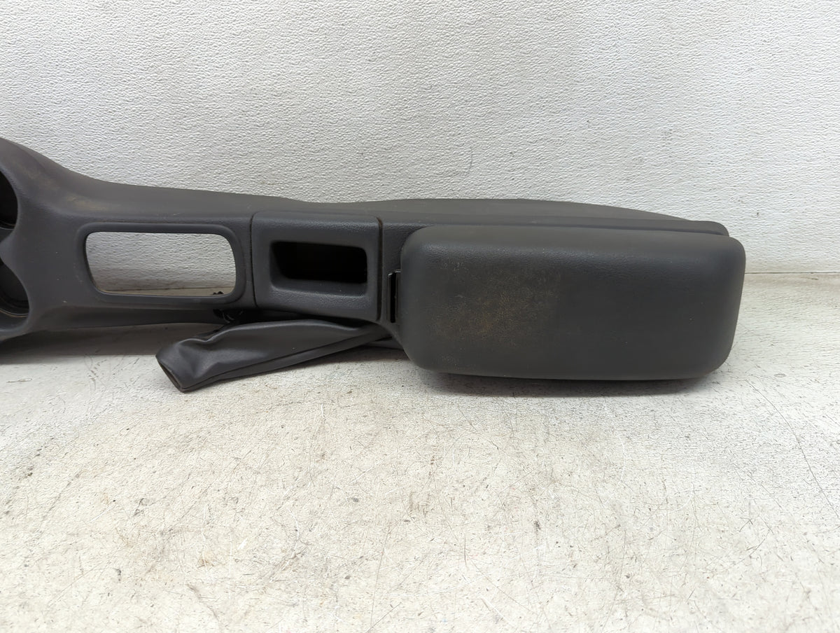 2004 Chevrolet Cavalier Center Floor Console P/N:22623968 39644, 22614389, 37064 Fits OEM Used Auto Parts - Oemusedautoparts
