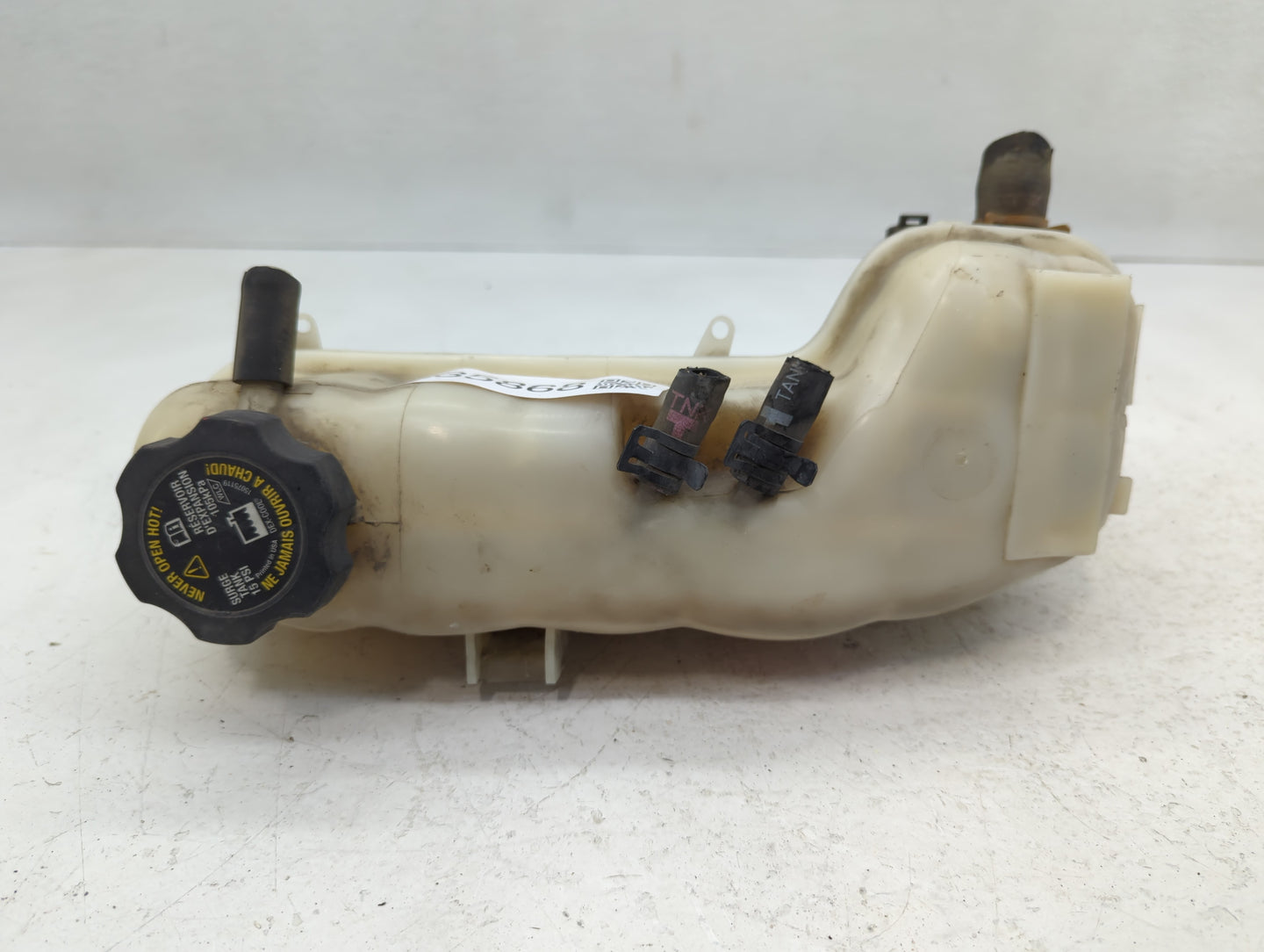 2000 Chevrolet Cavalier Windshield Washer Fluid Reservoir Bottle Oem - Oemusedautoparts1.com