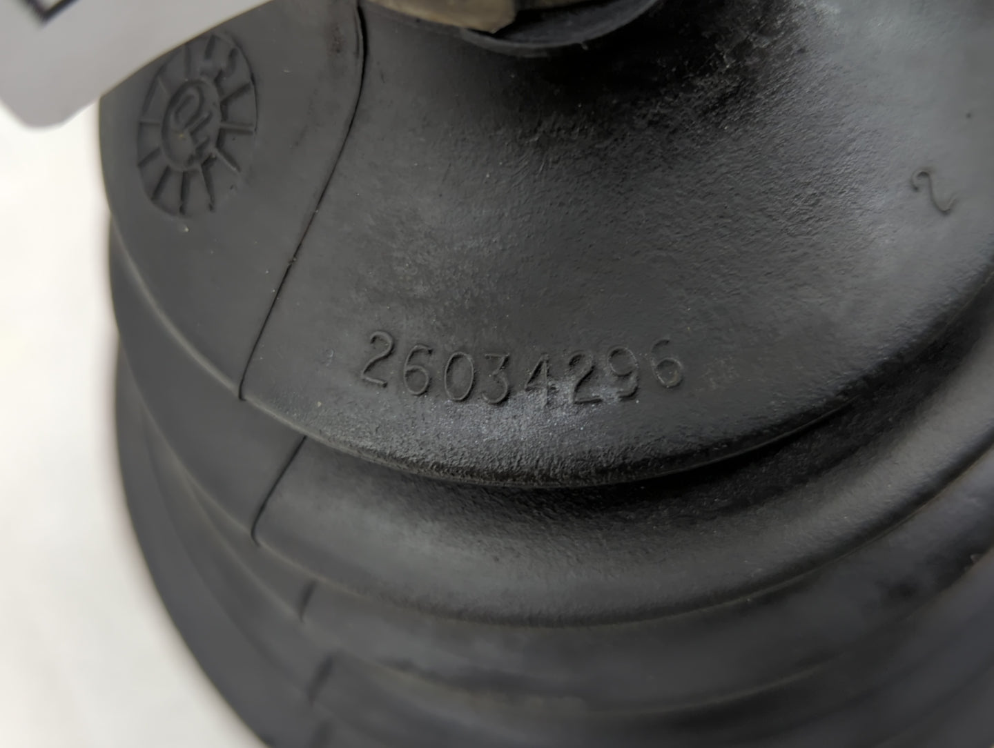 2003-2005 Chevrolet Cavalier Axle Shaft Front Driver Cv C/v - Oemusedautoparts1.com