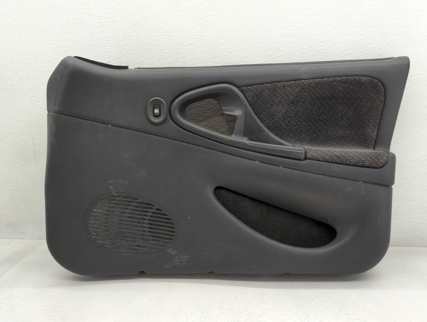 2004 Chevrolet Cavalier Front Right Passenger Interior Door Panel Trim - Oemusedautoparts1.com