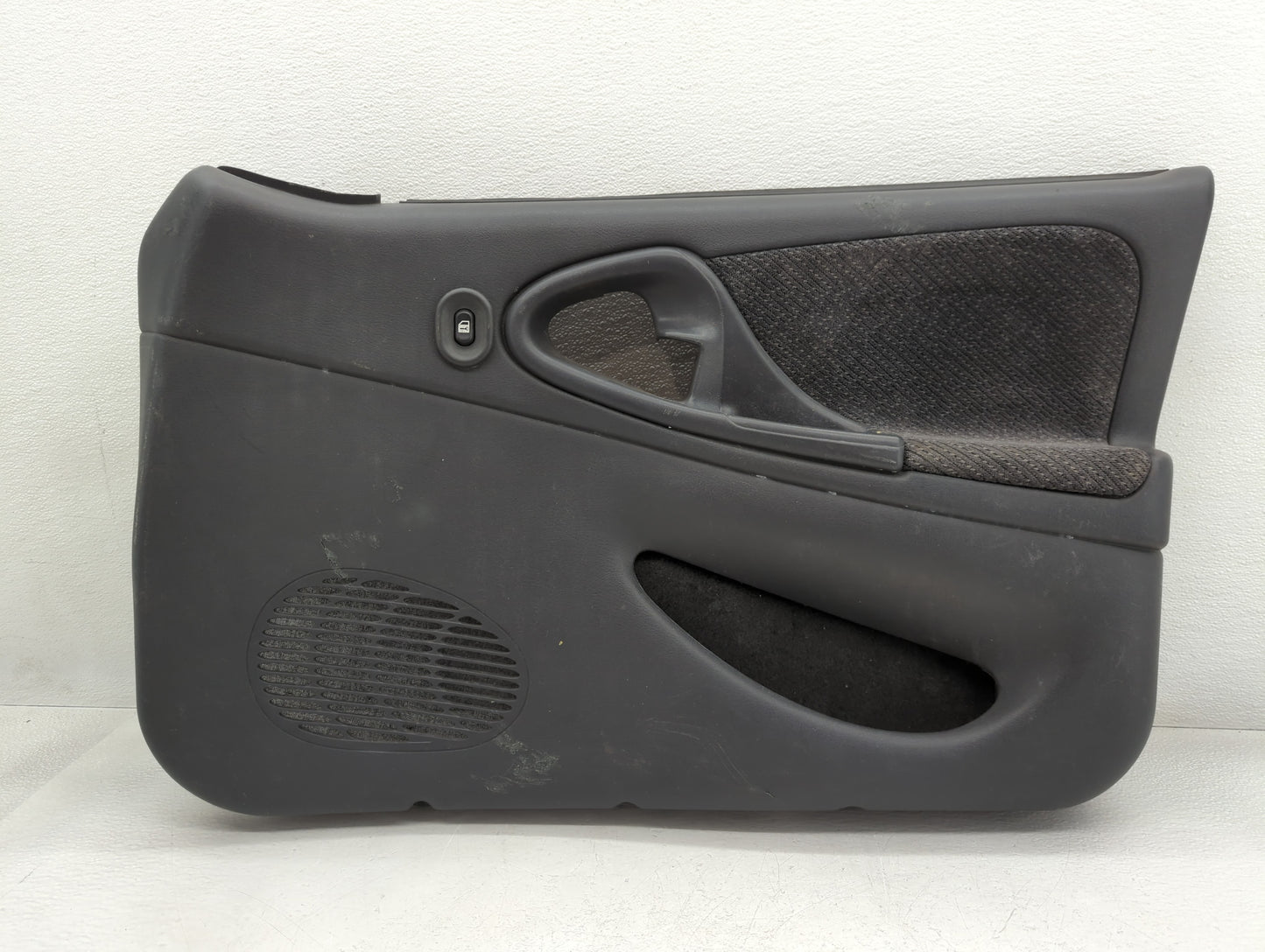 2004 Chevrolet Cavalier Front Right Passenger Interior Door Panel Trim - Oemusedautoparts1.com
