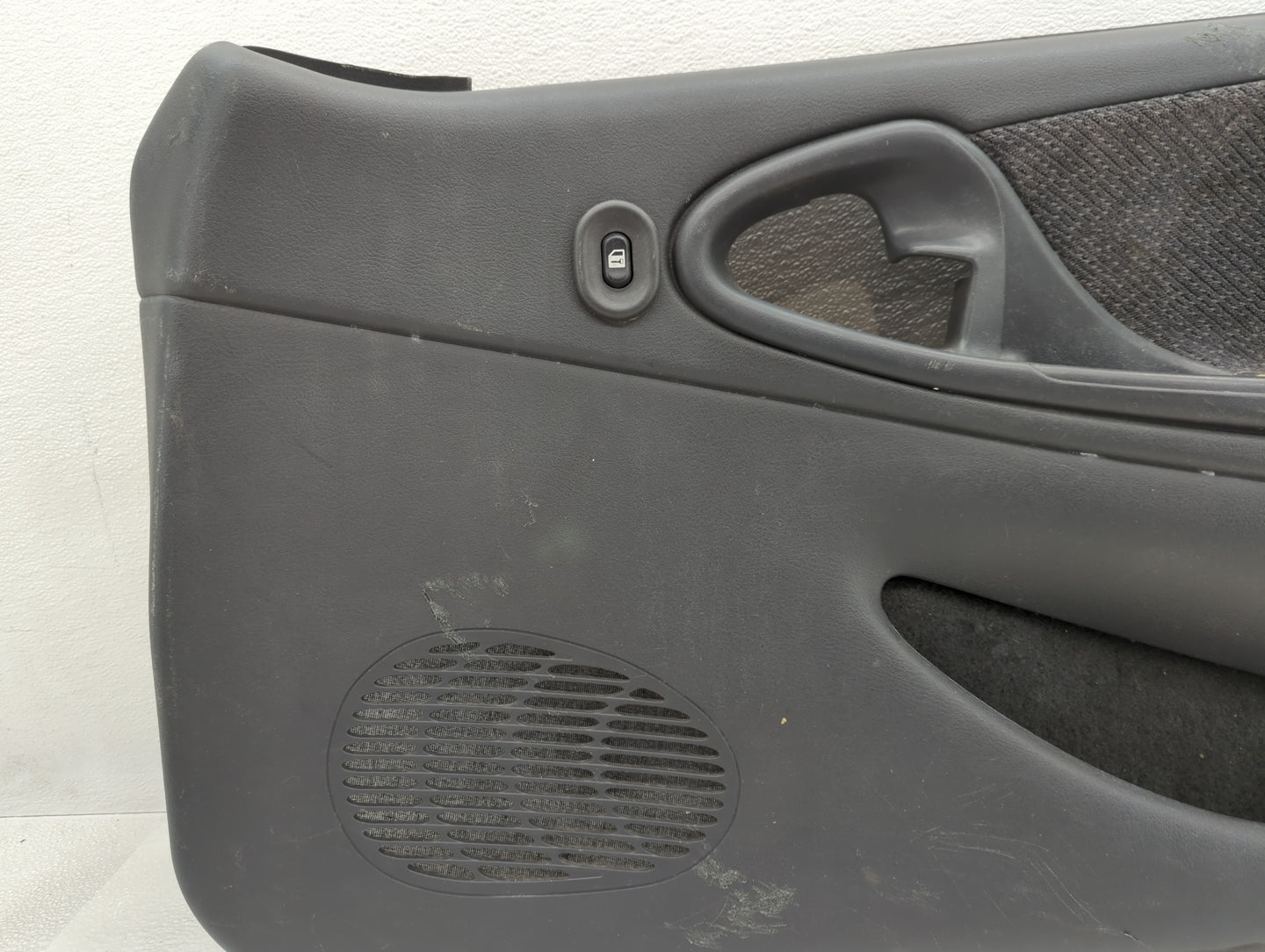 2004 Chevrolet Cavalier Front Right Passenger Interior Door Panel Trim - Oemusedautoparts1.com
