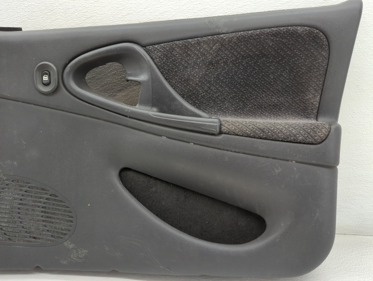 2004 Chevrolet Cavalier Front Right Passenger Interior Door Panel Trim - Oemusedautoparts1.com