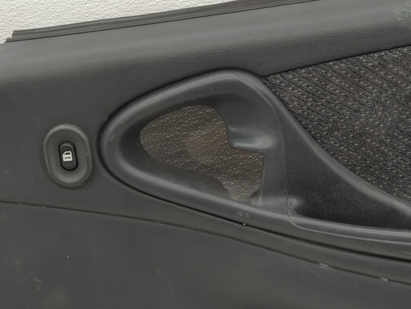 2004 Chevrolet Cavalier Front Right Passenger Interior Door Panel Trim - Oemusedautoparts1.com