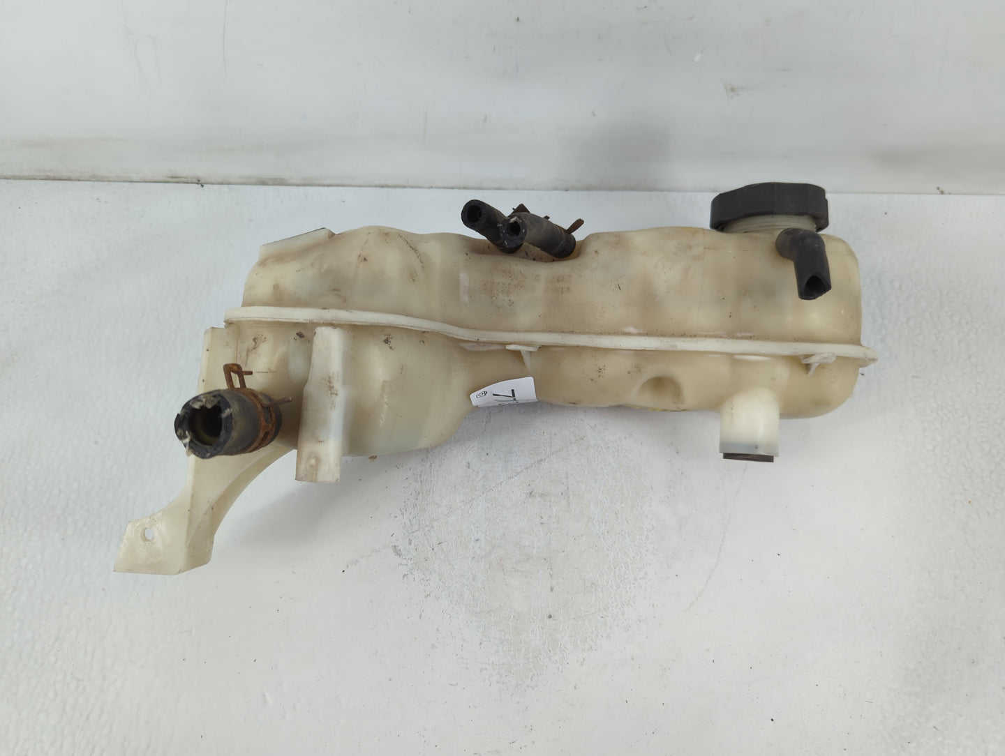 2000-2005 Chevrolet Cavalier Windshield Washer Fluid Reservoir Bottle Oem - Oemusedautoparts1.com