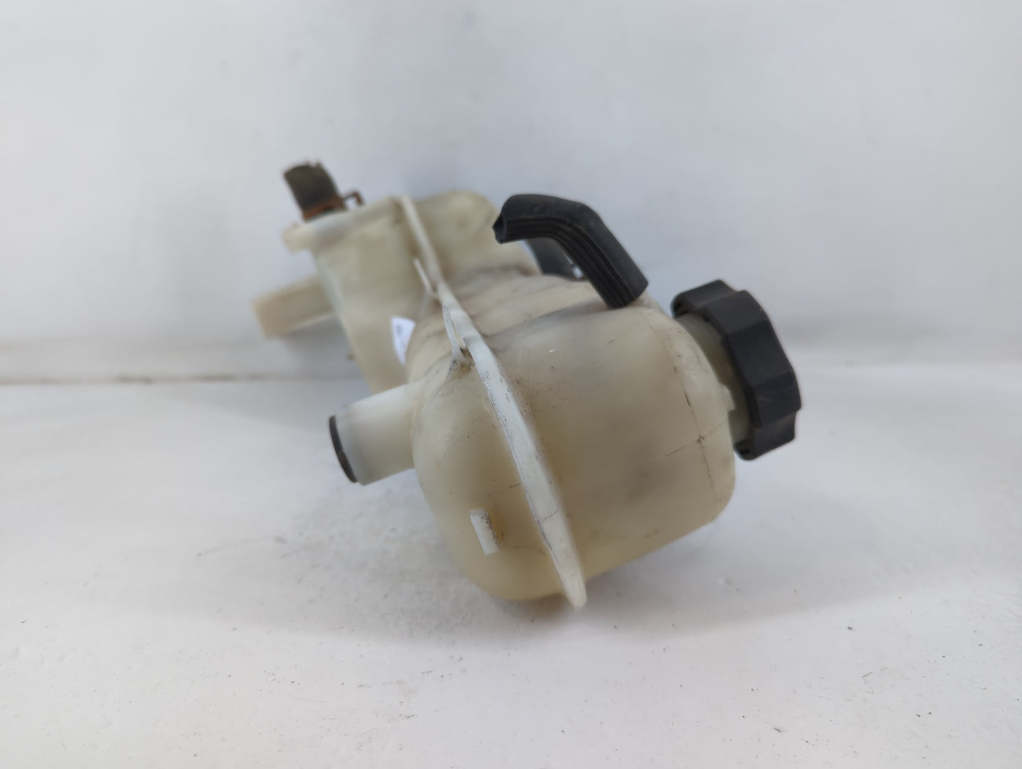 2000-2005 Chevrolet Cavalier Windshield Washer Fluid Reservoir Bottle Oem - Oemusedautoparts1.com