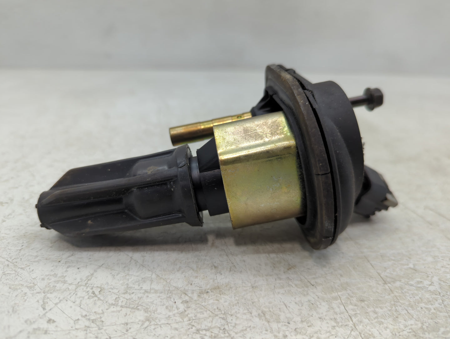 2004-2006 Chevrolet Colorado Ignition Coil Igniter Pack - Oemusedautoparts1.com