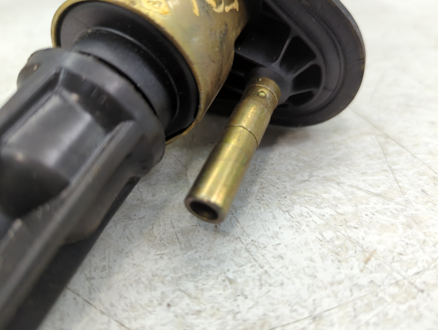 2004-2006 Chevrolet Colorado Ignition Coil Igniter Pack - Oemusedautoparts1.com