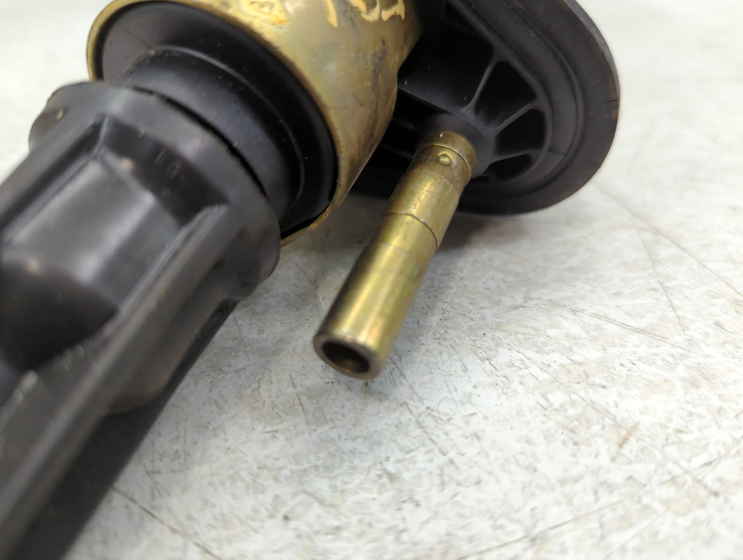 2004-2006 Chevrolet Colorado Ignition Coil Igniter Pack - Oemusedautoparts1.com