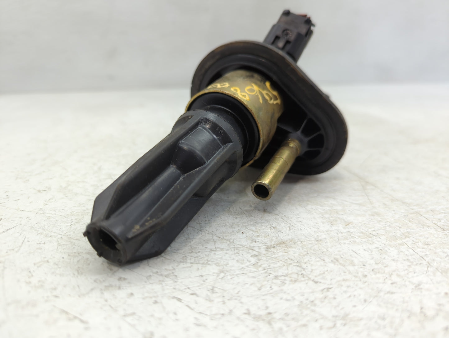 2004-2006 Chevrolet Colorado Ignition Coil Igniter Pack - Oemusedautoparts1.com