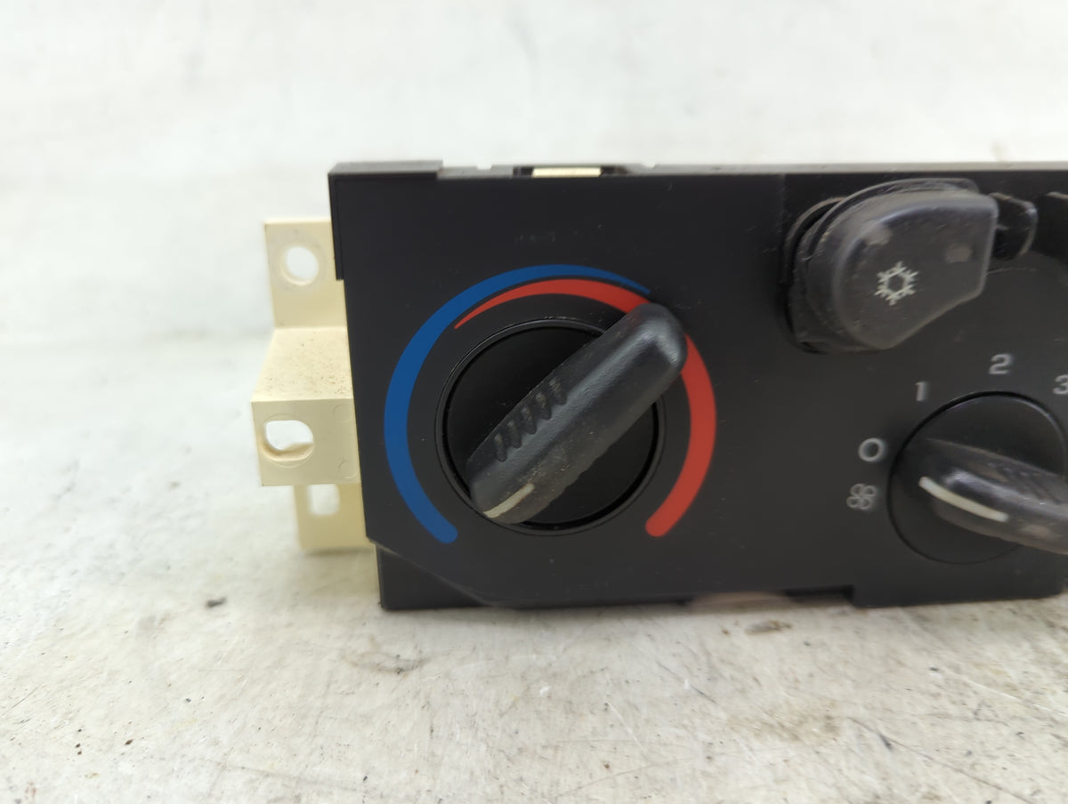 2004-2012 Chevrolet Colorado Climate Control Module Temperature AC/Heater Replacement P/N:15132087 Fits OEM Used Auto Parts 