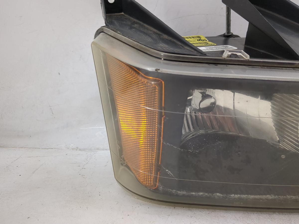 2004 Chevrolet Colorado Passenger Right Oem Head Light Headlight Lamp 1500990 - Oemusedautoparts1.com