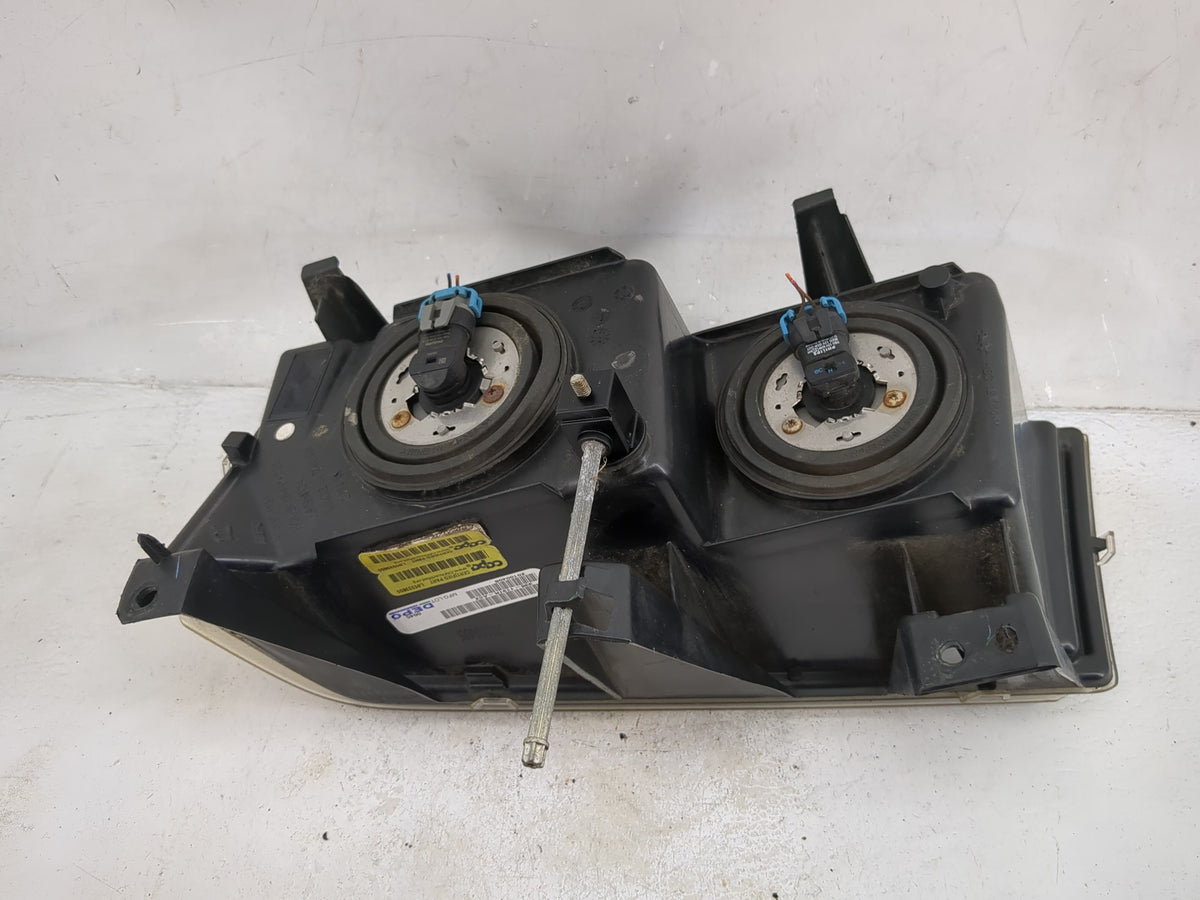 2004 Chevrolet Colorado Passenger Right Oem Head Light Headlight Lamp 1500990 - Oemusedautoparts1.com