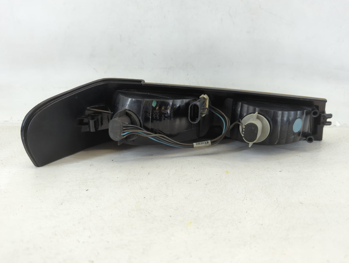 2004-2005 Chevrolet Colorado Driver Left Oem Head Light Headlight Lamp 677469 - Oemusedautoparts1.com