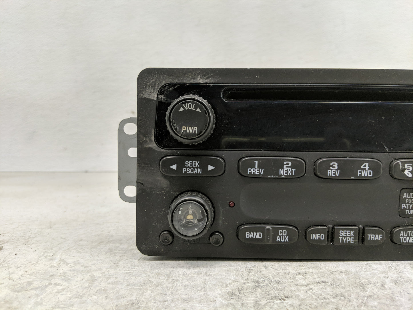 2002-2005 Chevrolet Impala Radio AM FM Cd Player Receiver Replacement P/N:10335223 Fits Fits 2002 2003 2004 2005 OEM Used Au