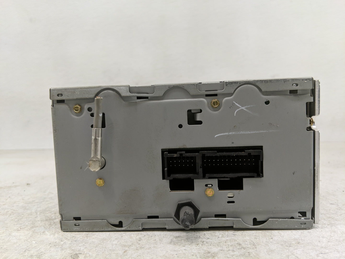 2002-2005 Chevrolet Impala Radio AM FM Cd Player Receiver Replacement P/N:10335223 Fits Fits 2002 2003 2004 2005 OEM Used Au