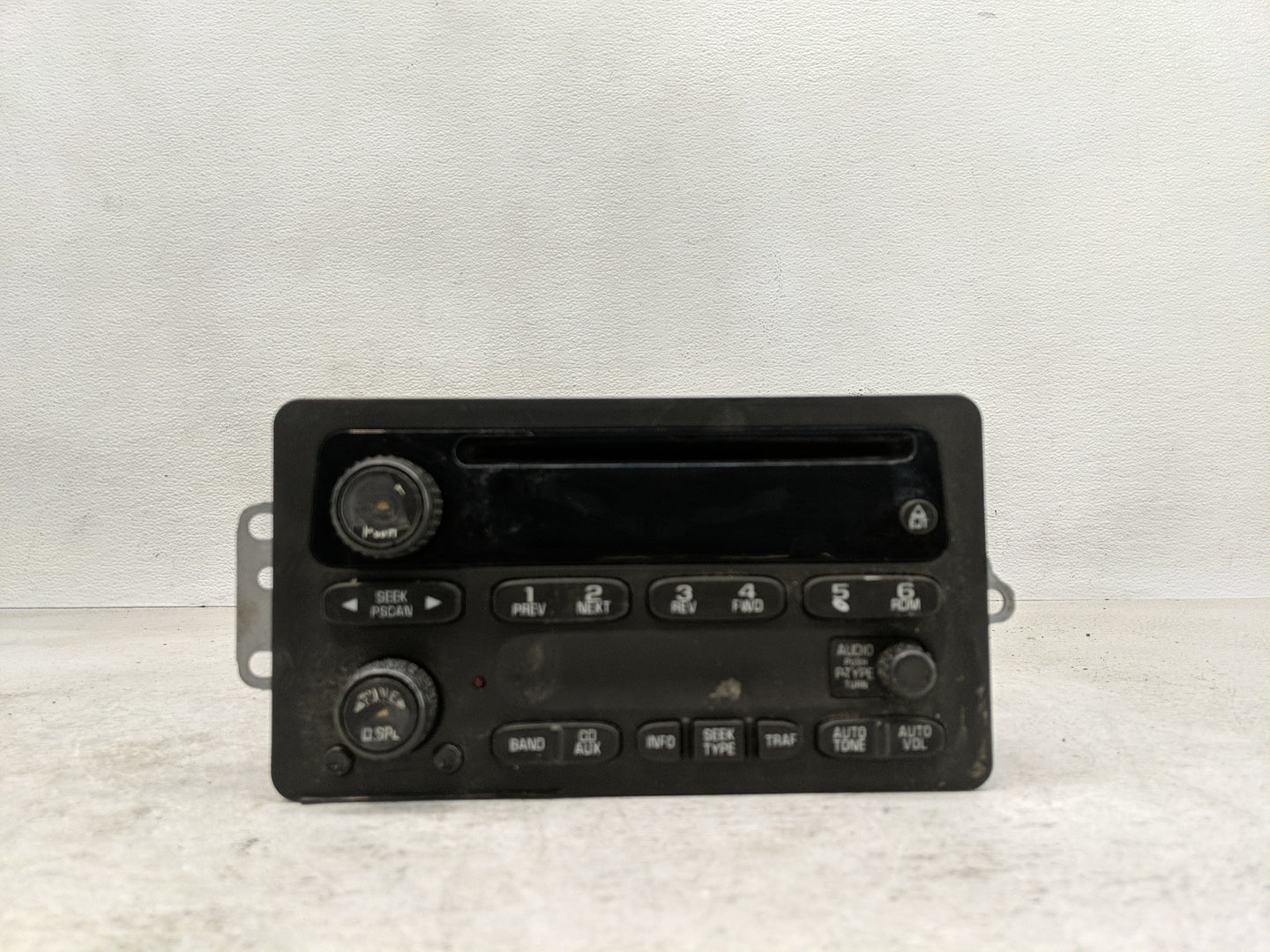 2002-2005 Chevrolet Impala Radio AM FM Cd Player Receiver Replacement P/N:10335223 Fits Fits 2002 2003 2004 2005 OEM Used Au