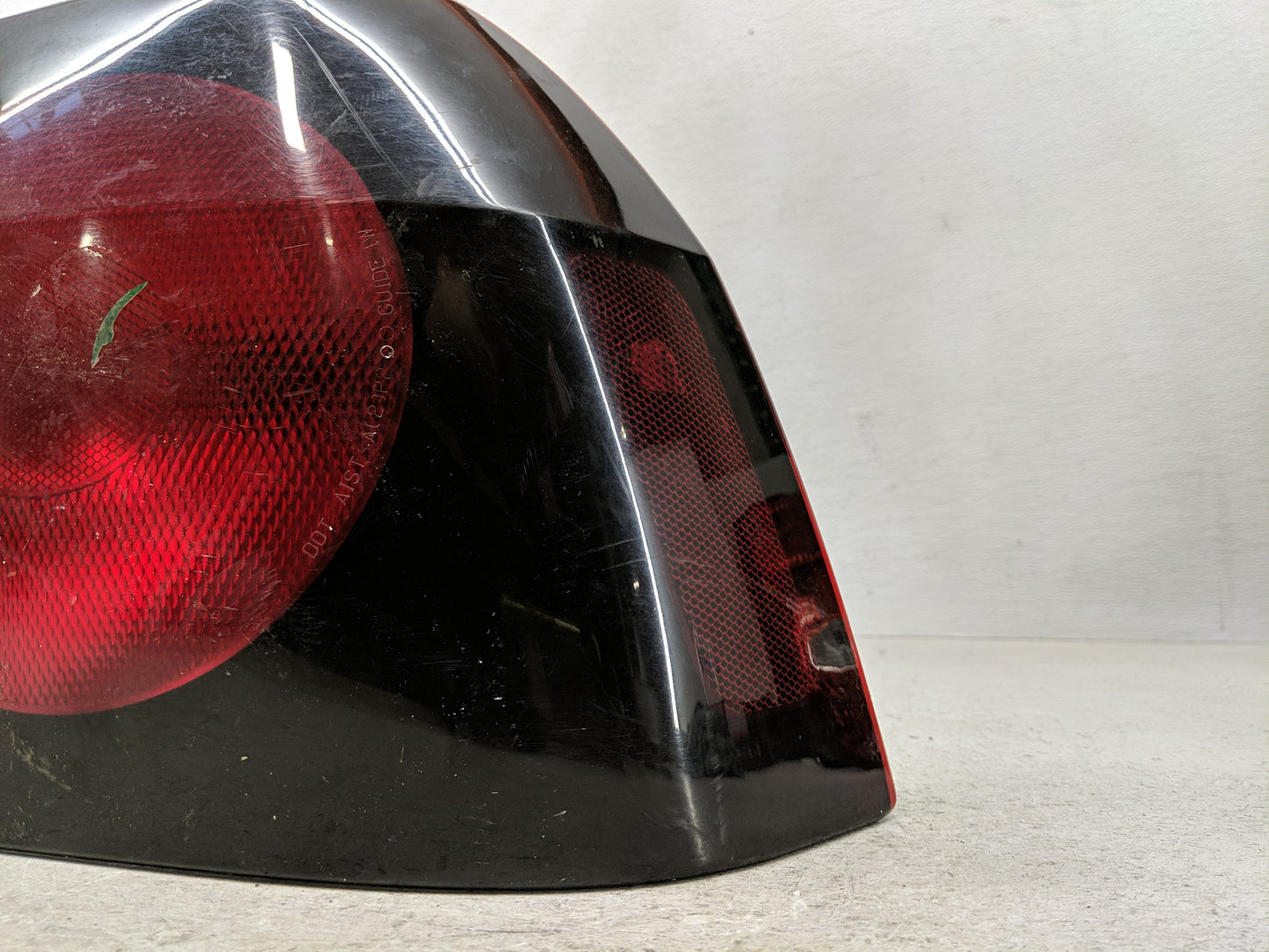 2004-2005 Chevrolet Impala Tail Light Assembly Driver Left OEM P/N:16525262 Fits Fits 2004 2005 OEM Used Auto Parts - Oemuse