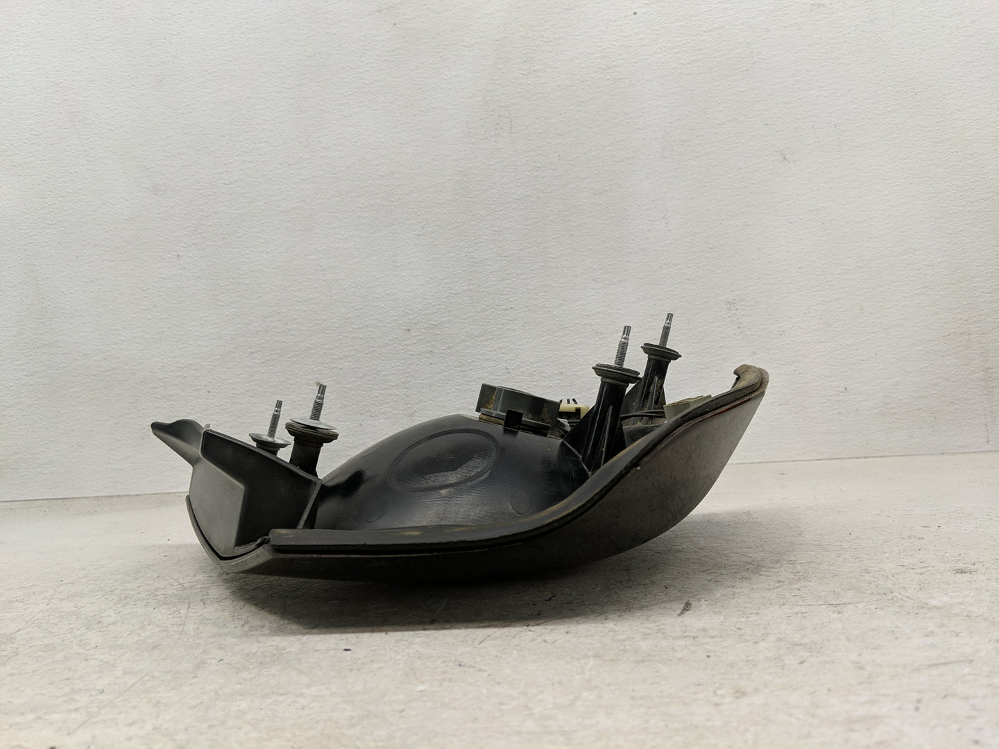 2004-2005 Chevrolet Impala Tail Light Assembly Driver Left OEM P/N:16525262 Fits Fits 2004 2005 OEM Used Auto Parts - Oemuse