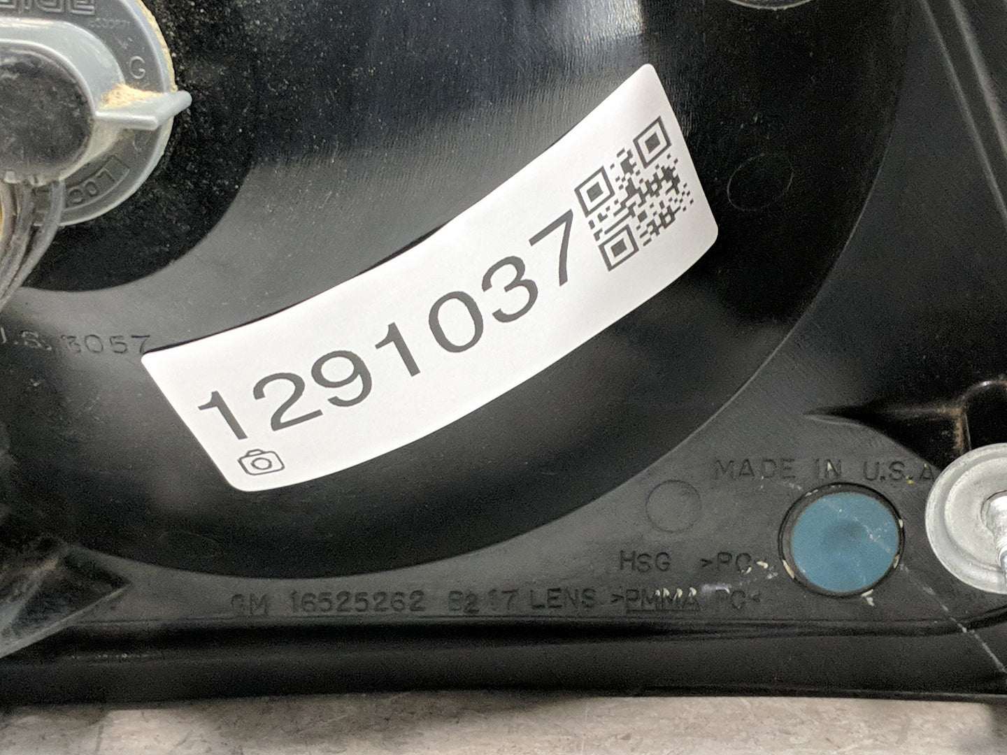 2004-2005 Chevrolet Impala Tail Light Assembly Driver Left OEM P/N:16525262 Fits Fits 2004 2005 OEM Used Auto Parts - Oemuse