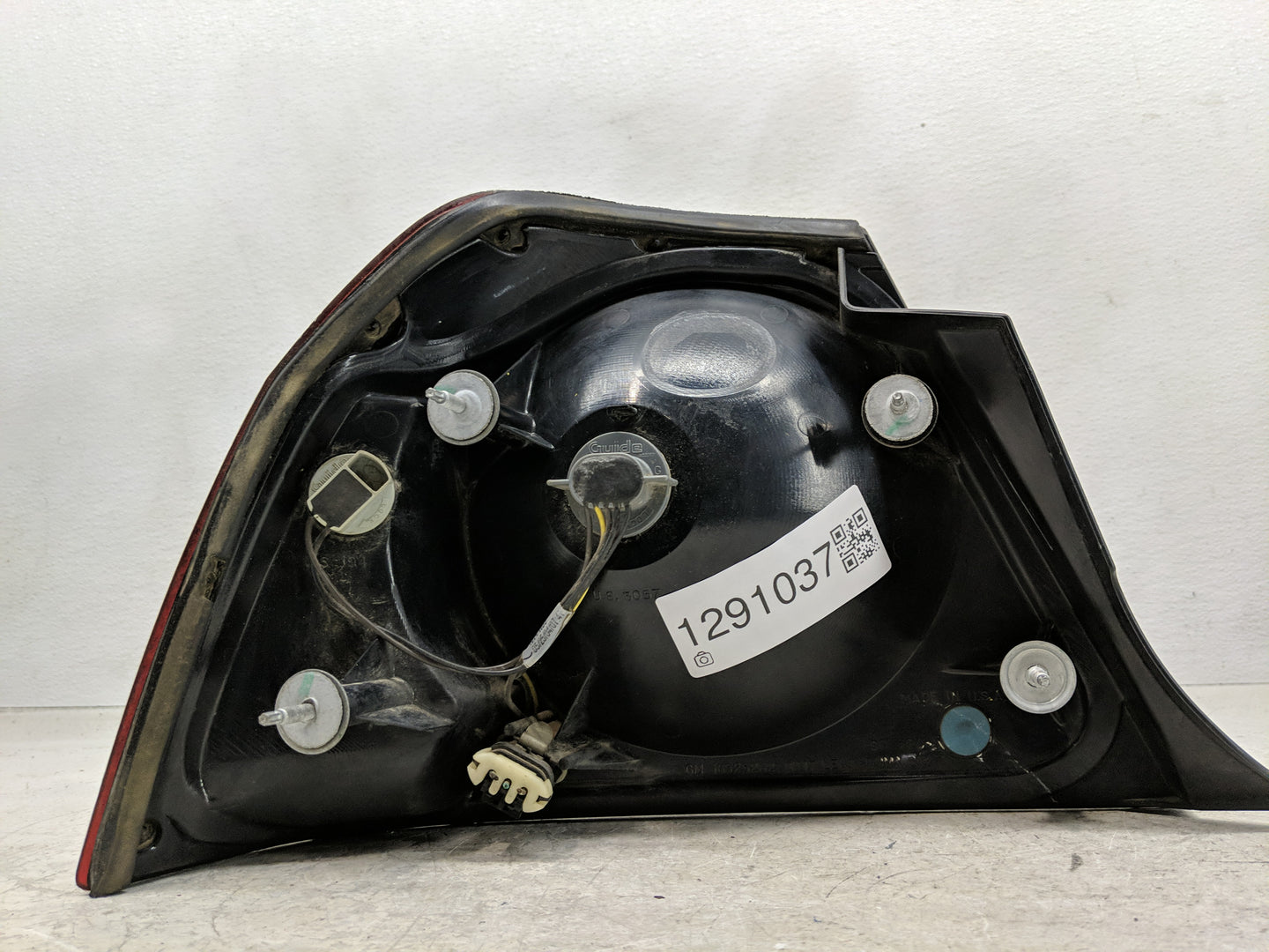 2004-2005 Chevrolet Impala Tail Light Assembly Driver Left OEM P/N:16525262 Fits Fits 2004 2005 OEM Used Auto Parts - Oemuse