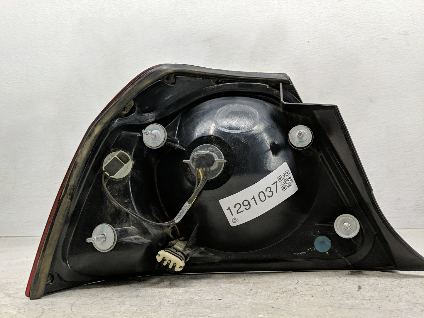 2004-2005 Chevrolet Impala Tail Light Assembly Driver Left OEM P/N:16525262 Fits Fits 2004 2005 OEM Used Auto Parts - Oemuse