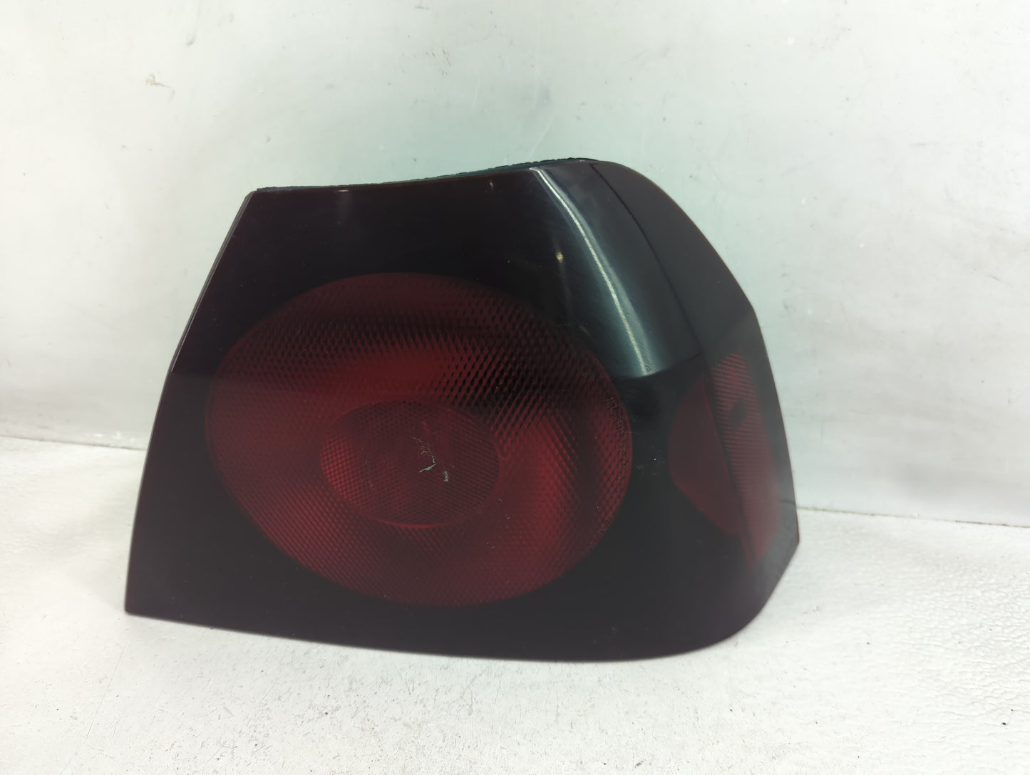2000-2004 Chevrolet Impala Tail Light Assembly Passenger Right OEM P/N:16525262 Fits Fits 2000 2001 2002 2003 2004 OEM Used 