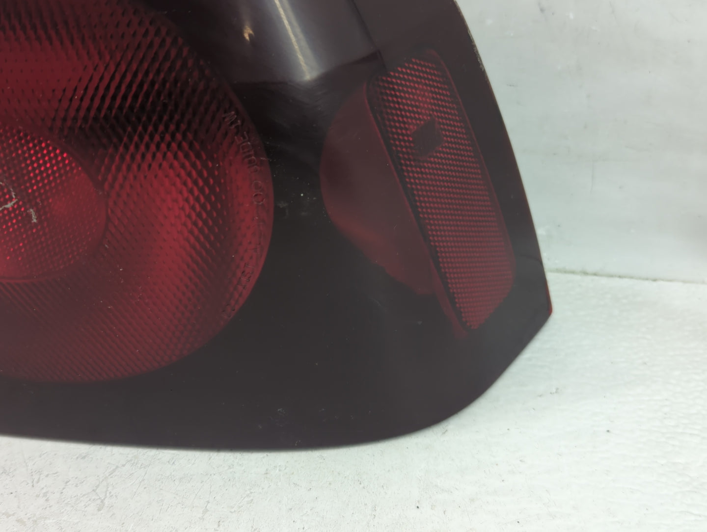 2000-2004 Chevrolet Impala Tail Light Assembly Passenger Right OEM P/N:16525262 Fits Fits 2000 2001 2002 2003 2004 OEM Used 
