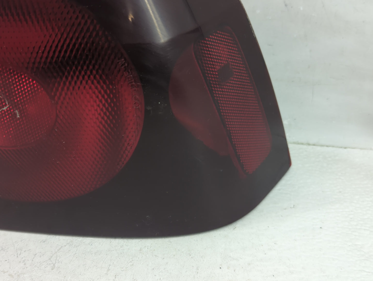 2000-2004 Chevrolet Impala Tail Light Assembly Passenger Right OEM P/N:16525262 Fits Fits 2000 2001 2002 2003 2004 OEM Used 