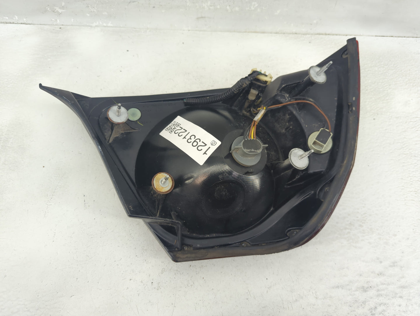 2000-2004 Chevrolet Impala Tail Light Assembly Passenger Right OEM P/N:16525262 Fits Fits 2000 2001 2002 2003 2004 OEM Used 