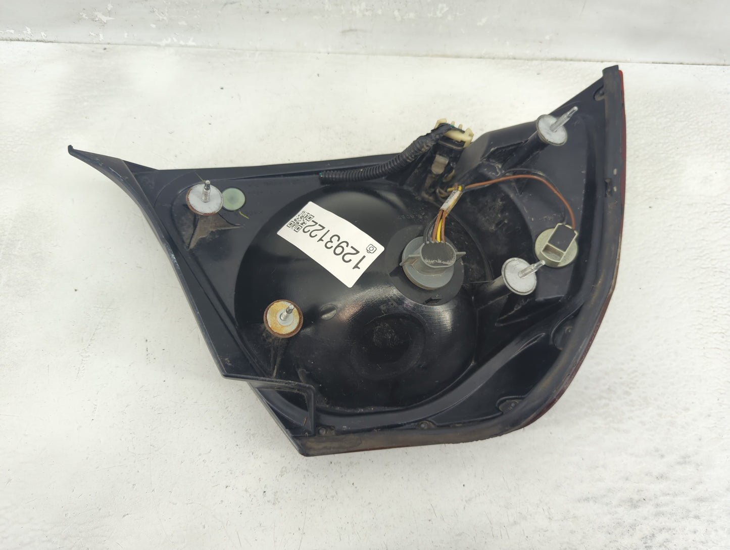 2000-2004 Chevrolet Impala Tail Light Assembly Passenger Right OEM P/N:16525262 Fits Fits 2000 2001 2002 2003 2004 OEM Used 