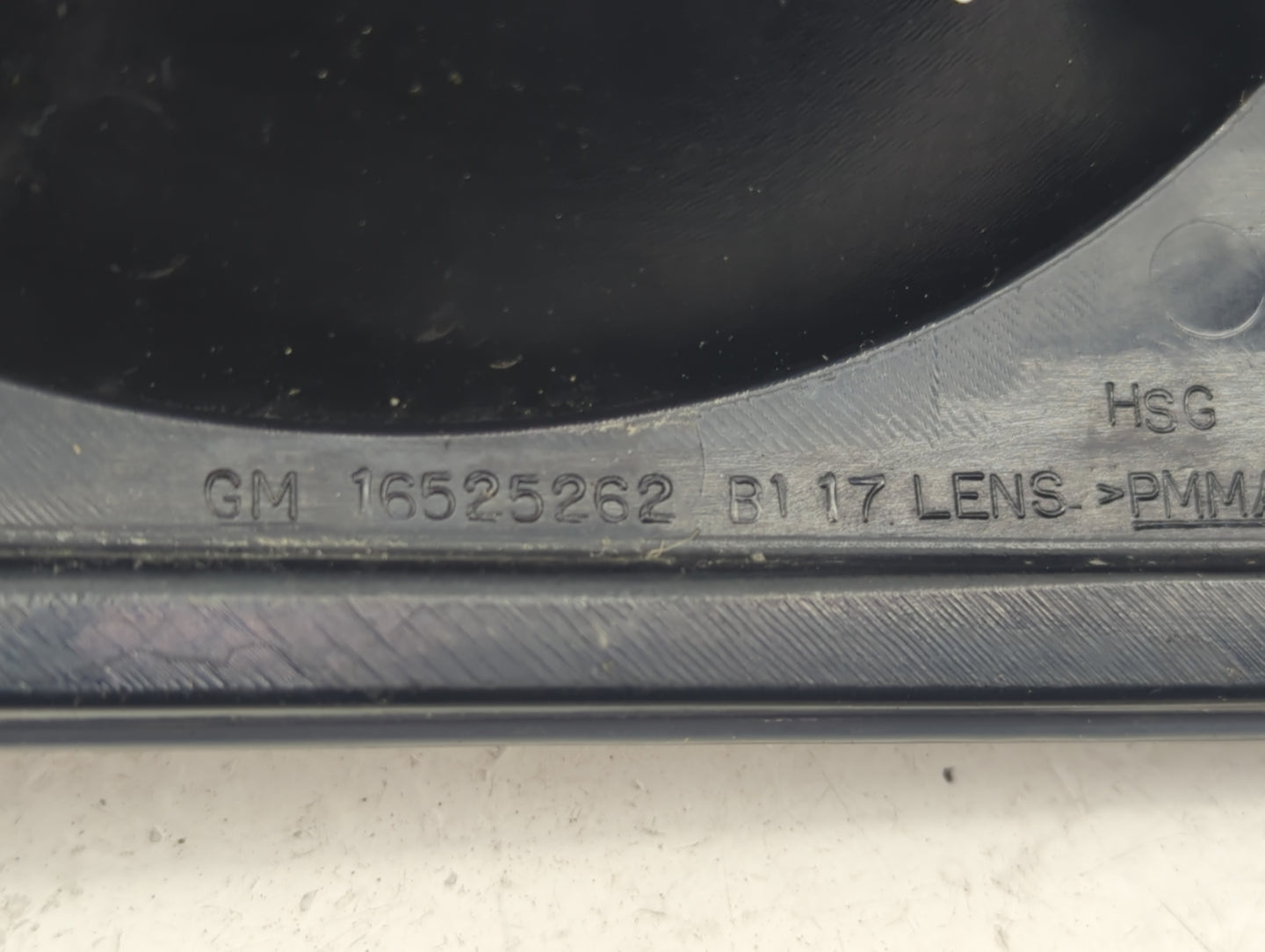 2000-2004 Chevrolet Impala Tail Light Assembly Passenger Right OEM P/N:16525262 Fits Fits 2000 2001 2002 2003 2004 OEM Used 