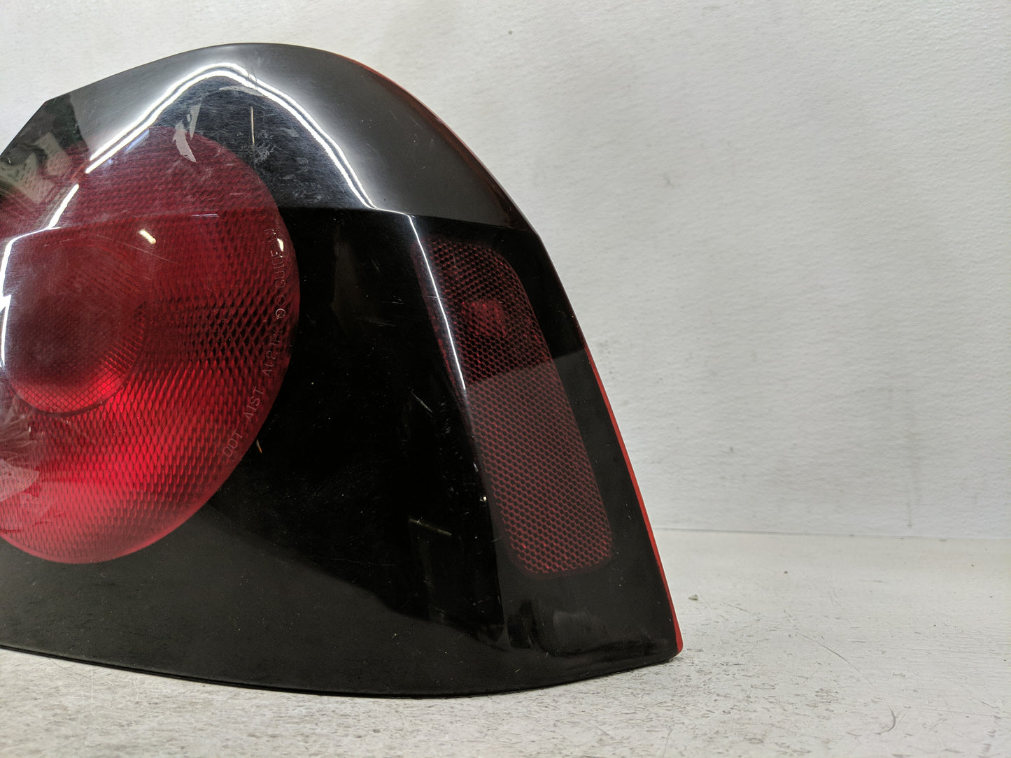 2004-2005 Chevrolet Impala Tail Light Assembly Passenger Right OEM P/N:16525262 Fits Fits 2004 2005 OEM Used Auto Parts - Oe