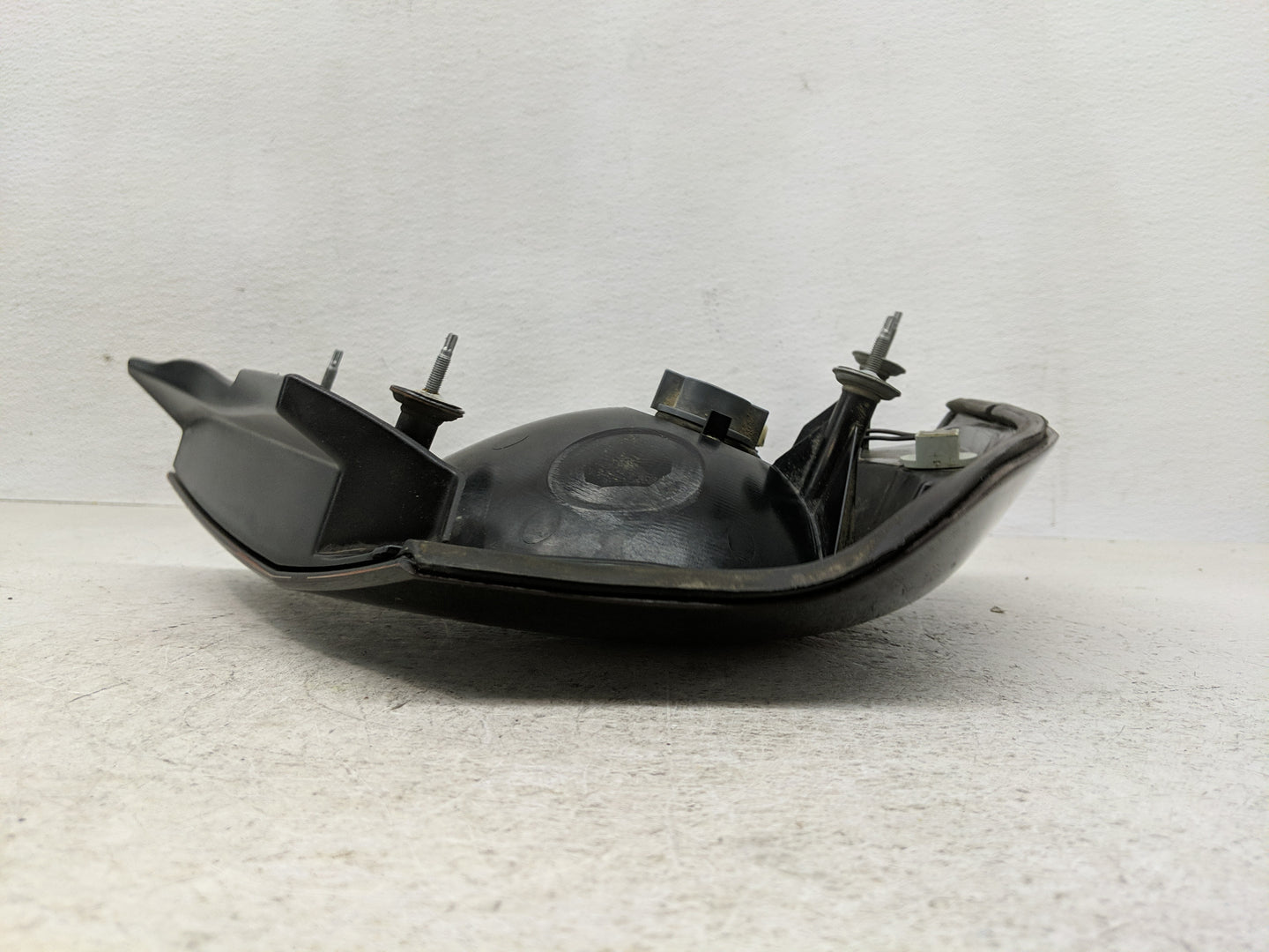 2004-2005 Chevrolet Impala Tail Light Assembly Passenger Right OEM P/N:16525262 Fits Fits 2004 2005 OEM Used Auto Parts - Oe